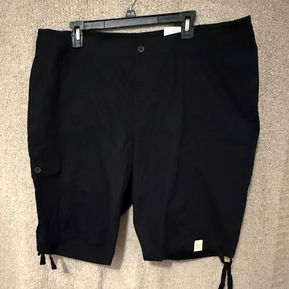 St. John's Bay Men's Dark Cargo Shorts - Picture 1 of 8
